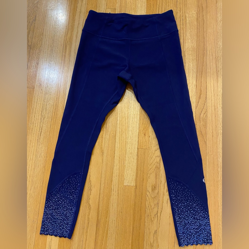 Lululemon Leggings - Night Sea with grey pattern at ankles - Size 6